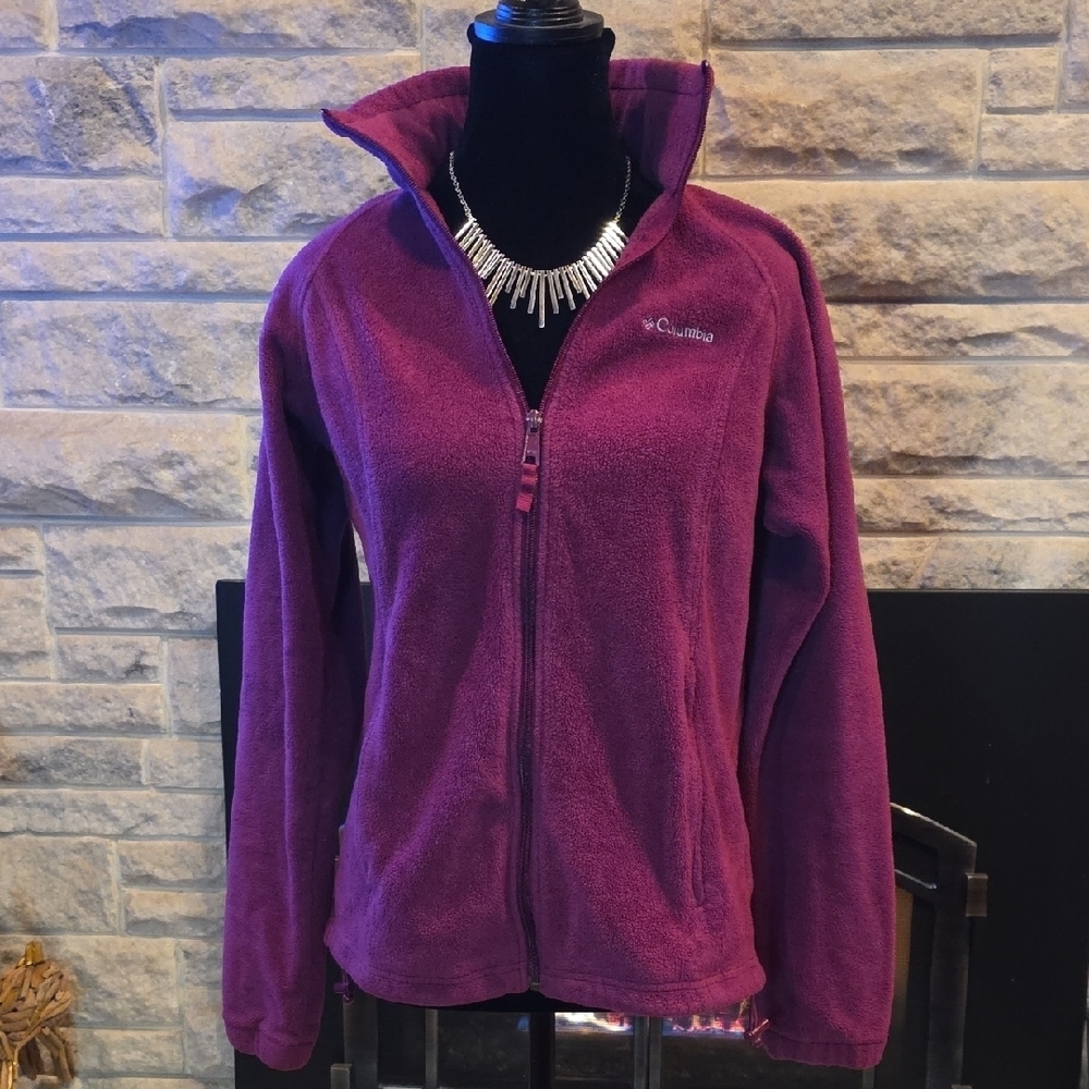 Columbia Maroon Women's Fleece Jacket. Size Medium.